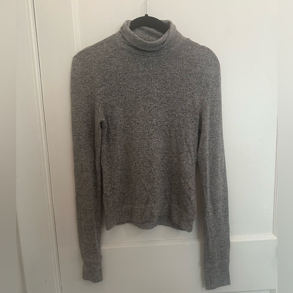 PacSun light-weight gray turtleneck sweater